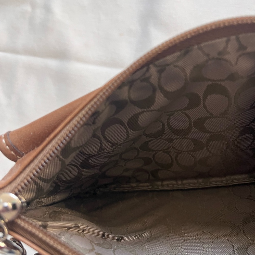 Coach Vintage Quality Smooth Leather Wristlet With Silver Hardware and Buckle - Picture 5 of 8